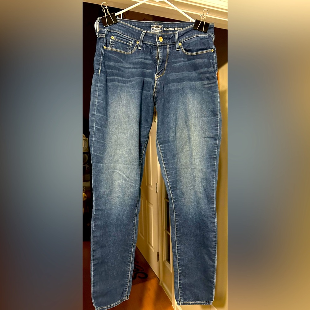 Signature Levi’s size 10L mid-rise skinny jeans